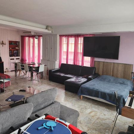 Big Apart 140M2 5Min Walk To Beach Sea &Promenade 3 Double Rooms,Big Living Room 42M2, 3 Showers,9 Beds, Free Parking Nice Eksteriør billede