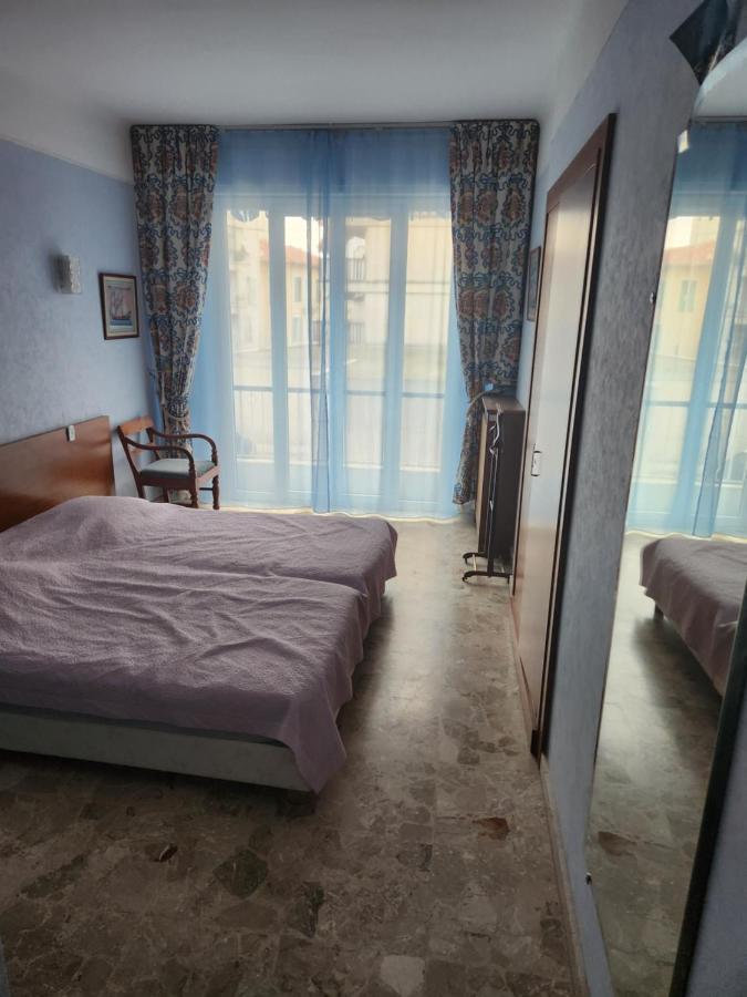 Big Apart 140M2 5Min Walk To Beach Sea &Promenade 3 Double Rooms,Big Living Room 42M2, 3 Showers,9 Beds, Free Parking Nice Eksteriør billede