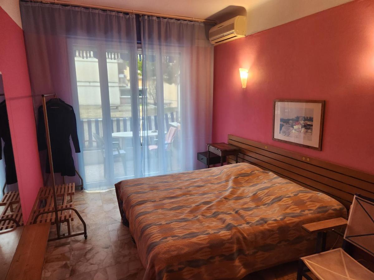 Big Apart 140M2 5Min Walk To Beach Sea &Promenade 3 Double Rooms,Big Living Room 42M2, 3 Showers,9 Beds, Free Parking Nice Eksteriør billede